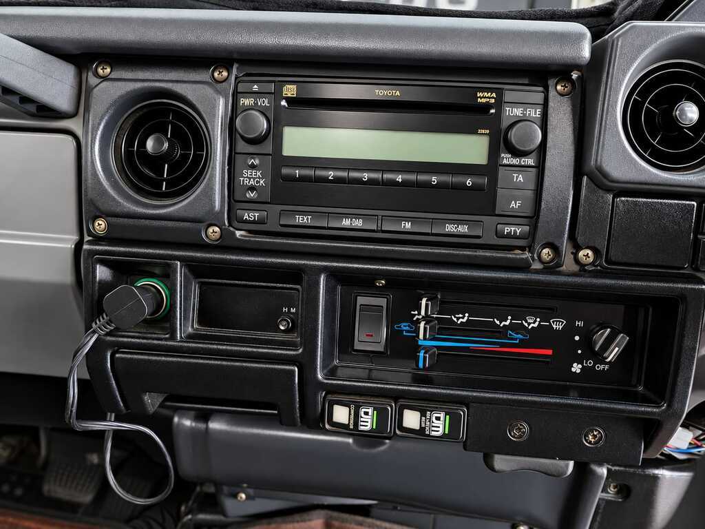 TOYOTA LAND CRUISER PICK UP LAND CRUISER 4.5 PETROL P/U S/C - 9