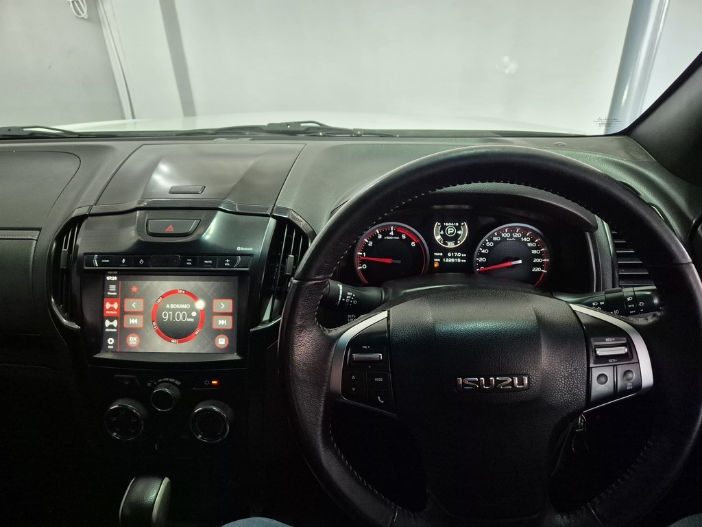 ISUZU D-MAX D-MAX 300 LX A/T E/CAB P/U