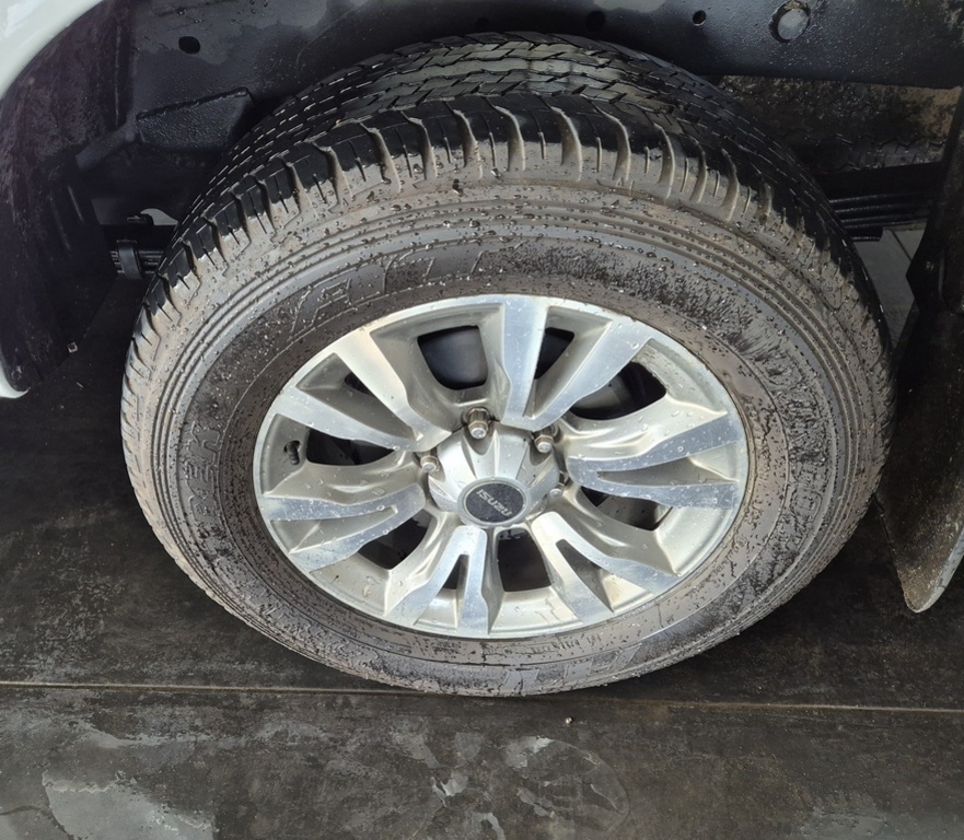 ISUZU D-MAX D-MAX 300 LX A/T E/CAB P/U