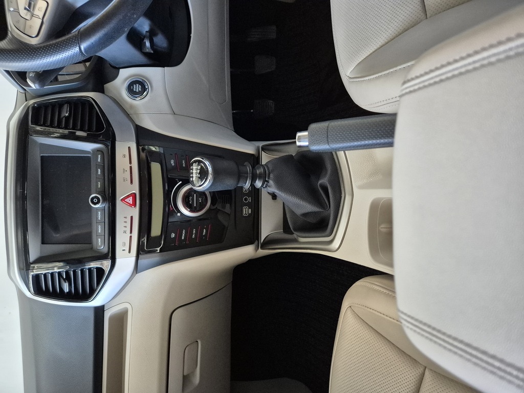 MAHINDRA XUV300 XUV300 1.5D (W8) - 13