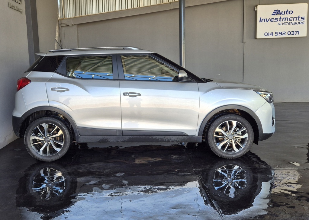 MAHINDRA XUV300 XUV300 1.5D (W8) - 4