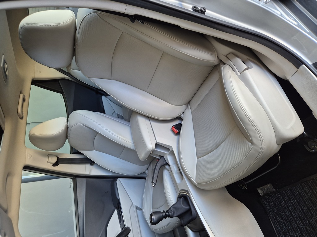 MAHINDRA XUV300 XUV300 1.5D (W8) - 9