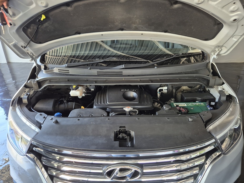 HYUNDAI H-1 H-1 2.5 CRDI WAGON A/T