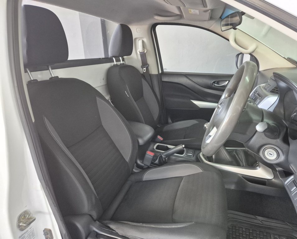 NISSAN NAVARA NAVARA 2.5DDTI SE 4X4 S/C P/U - 9