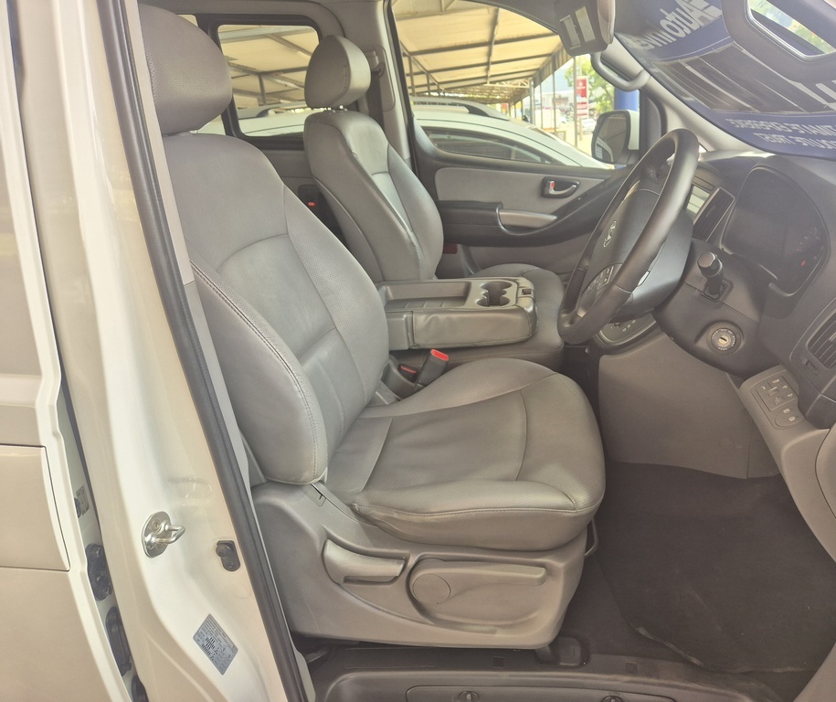 HYUNDAI H-1 H-1 2.5 CRDI A/T/ 2.5 ELITE A/T