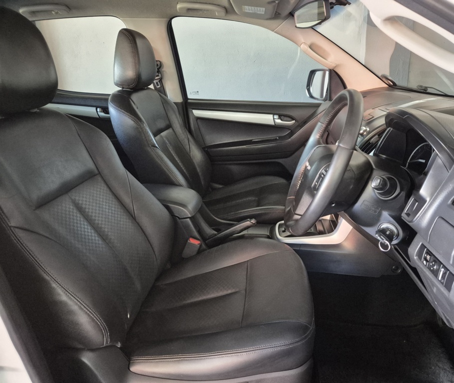 ISUZU KB KB 300 D-TEQ LX STANDARD A/T P/U D/C