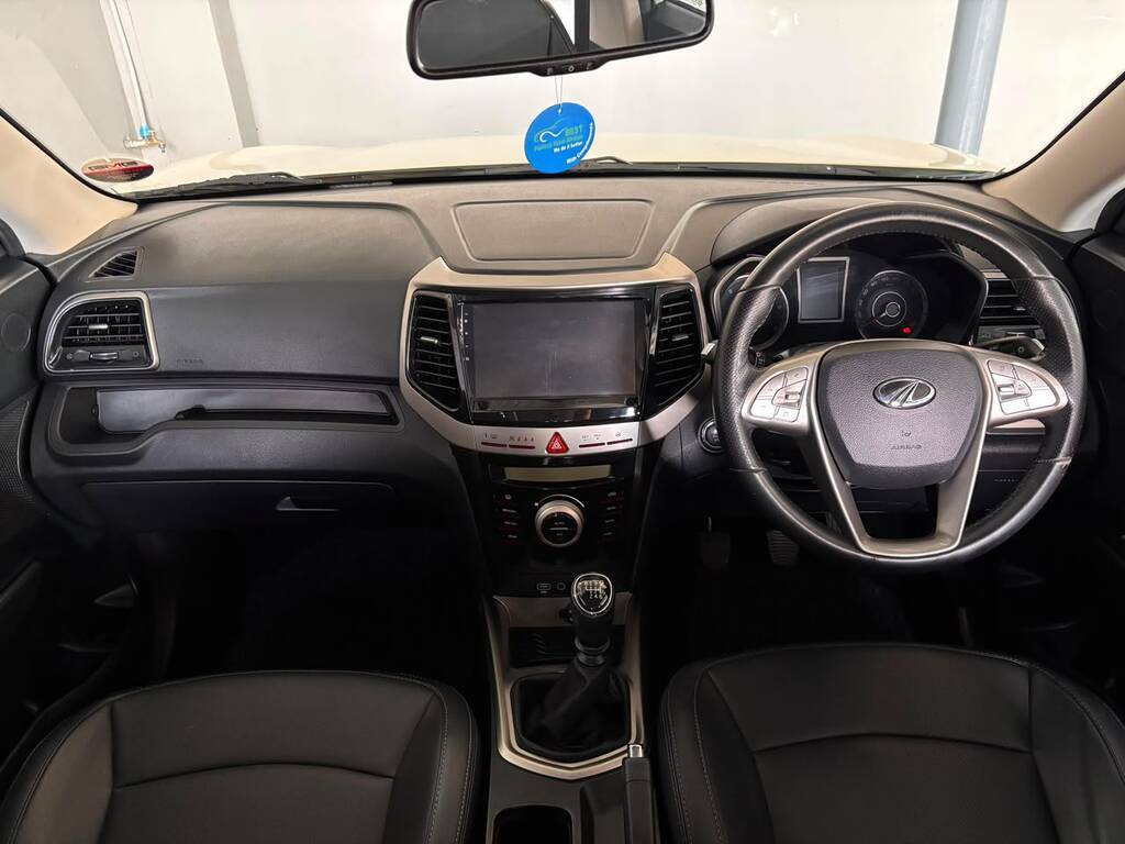 MAHINDRA XUV300 XUV300 1.5D (W8) - 11