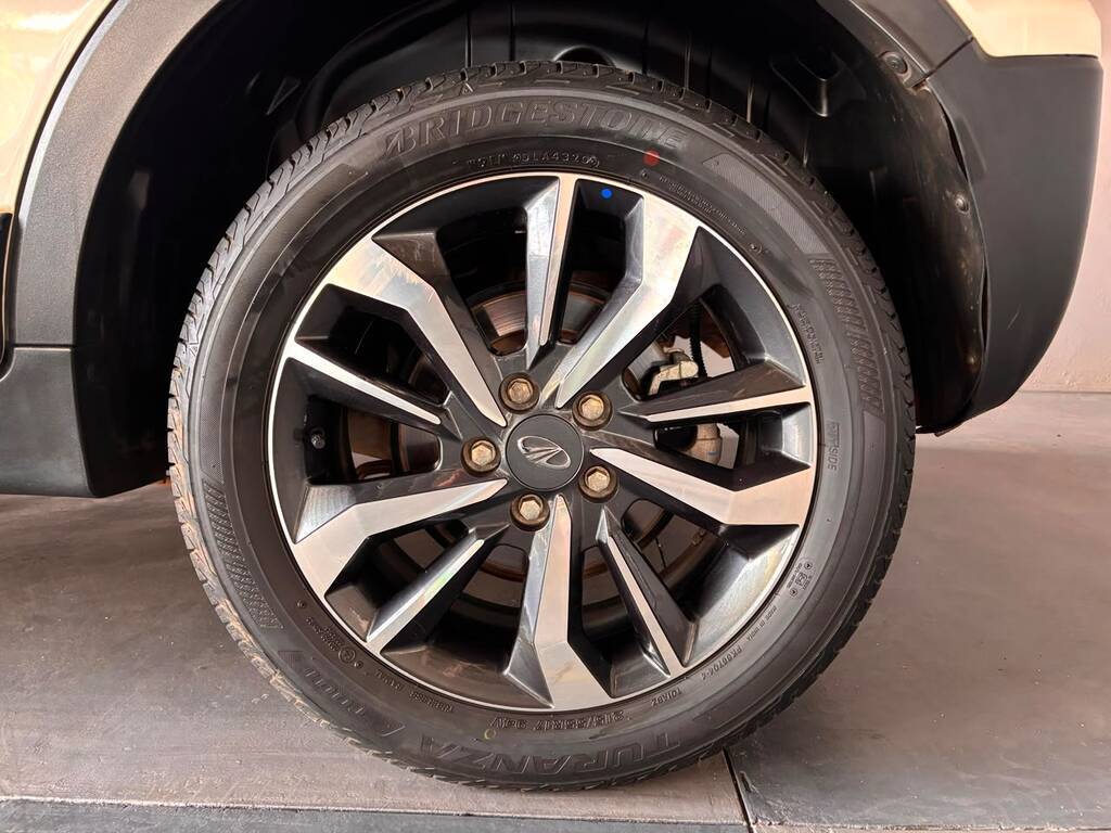 MAHINDRA XUV300 XUV300 1.5D (W8) - 19