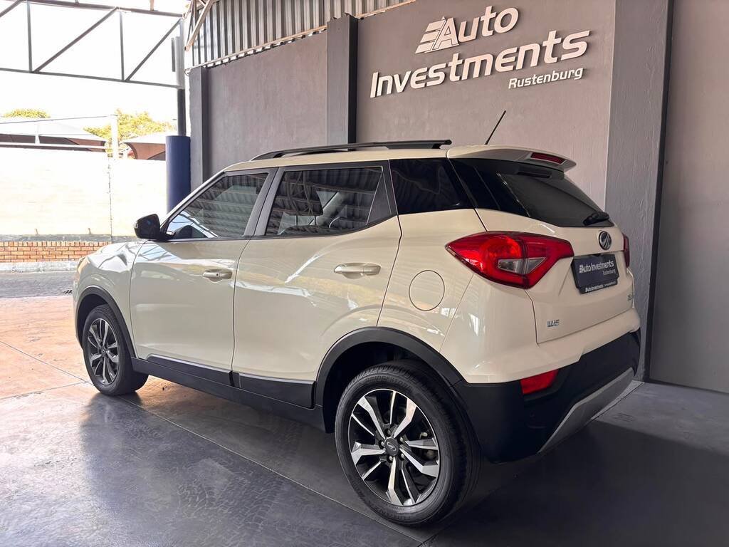 MAHINDRA XUV300 XUV300 1.5D (W8) - 6