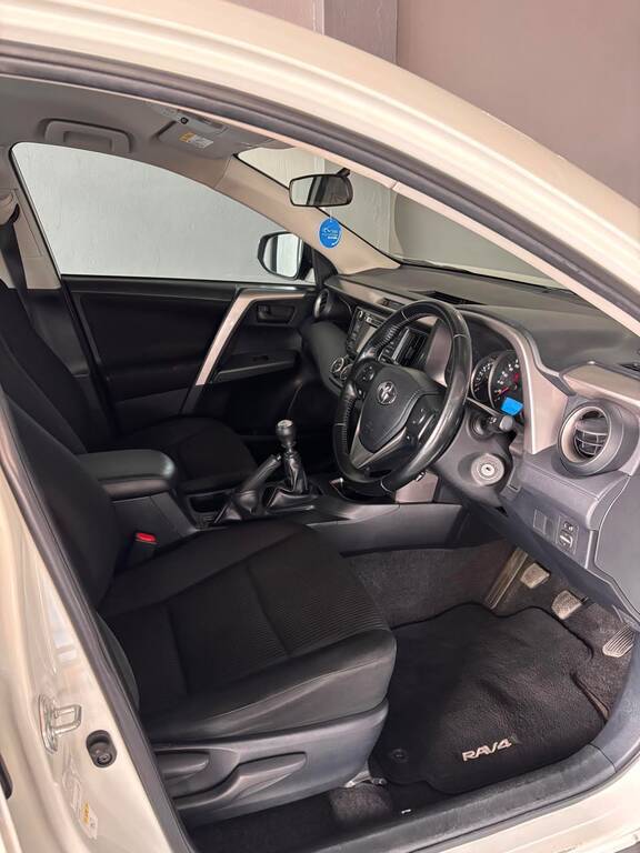 TOYOTA RAV 4 RAV4 2.0 GX - 9