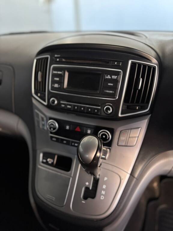 HYUNDAI H-1 H-1 2.5 CRDI A/T/ 2.5 ELITE A/T - 15