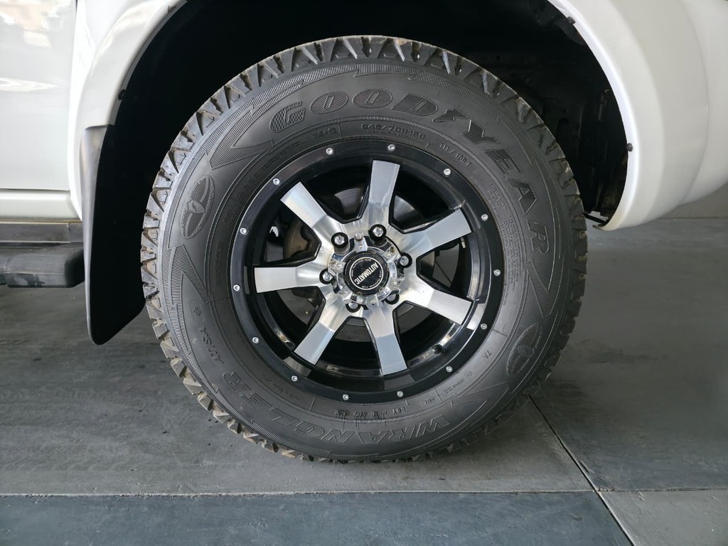 NISSAN HARDBODY HARDBODY NP300 2.4i 4X4 P/U D/C - 9