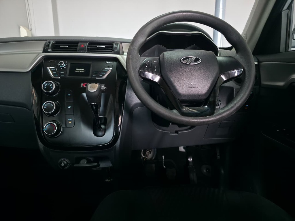 MAHINDRA KUV 100 KUV 100 1.2 K6+ NXT - 12