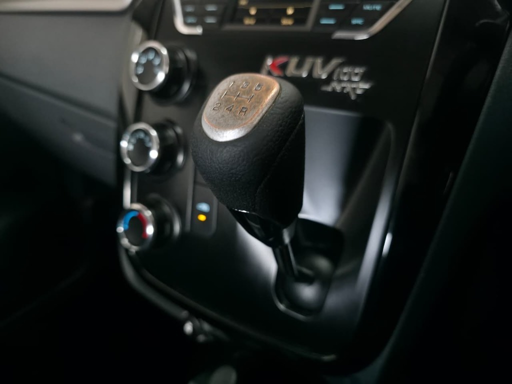 MAHINDRA KUV 100 KUV 100 1.2 K6+ NXT - 13