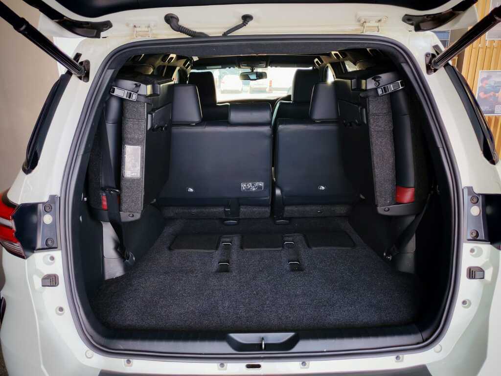 TOYOTA FORTUNER FORTUNER 2.8GD-6 4X4 A/T - 7