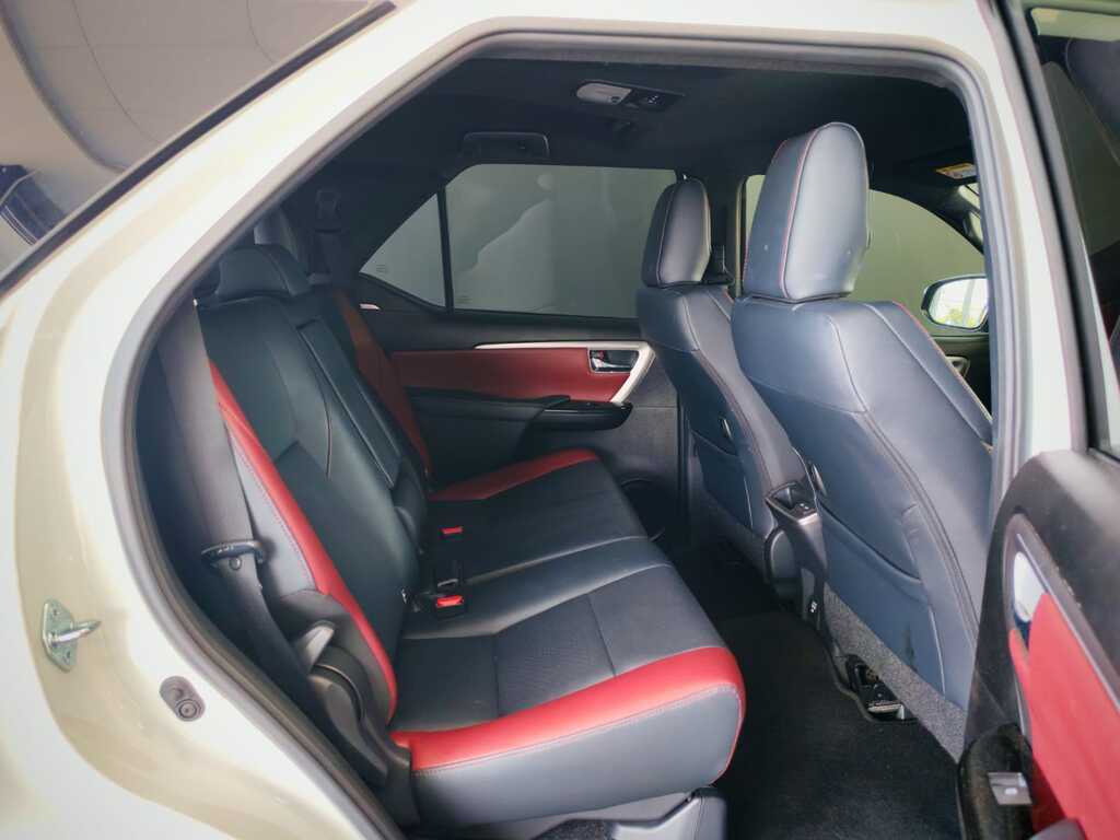 TOYOTA FORTUNER FORTUNER 2.8GD-6 4X4 A/T - 9