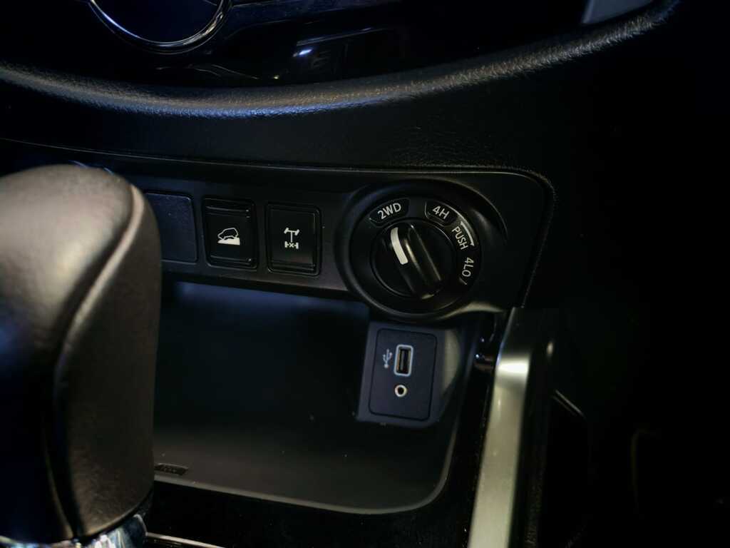 NISSAN NAVARA NAVARA 2.5DDTI LE/LE PLUS 4X4 A/T D/C P/U - 12