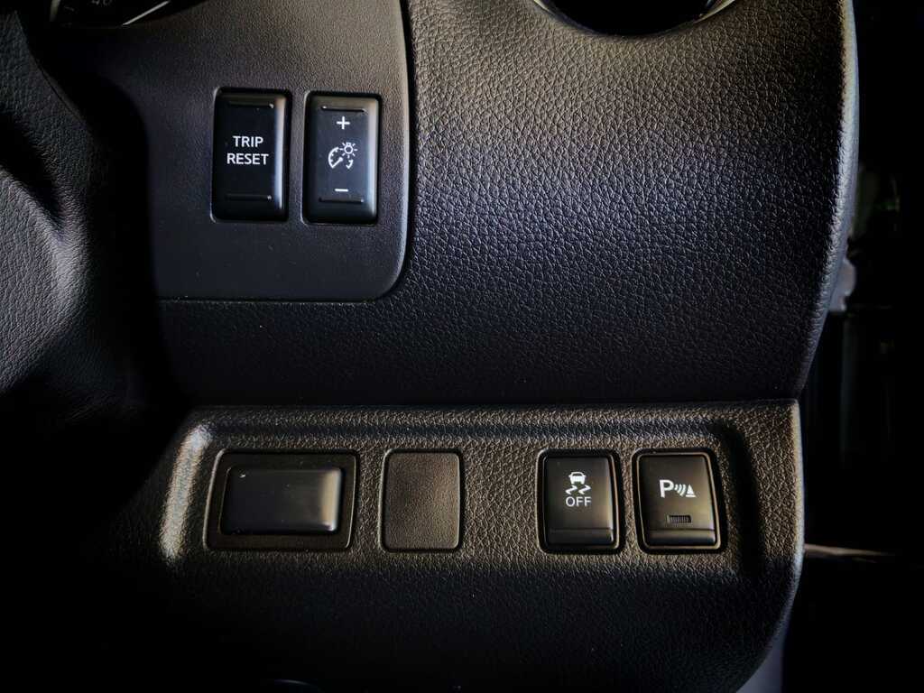 NISSAN NAVARA NAVARA 2.5DDTI LE/LE PLUS 4X4 A/T D/C P/U - 16