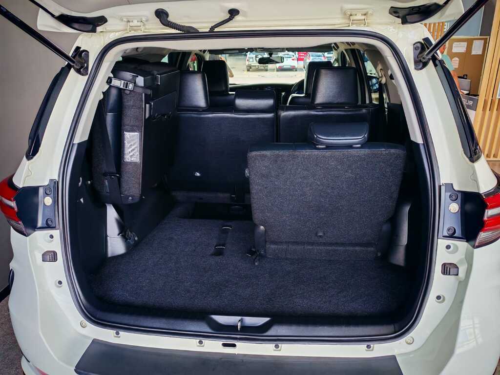 TOYOTA FORTUNER FORTUNER 2.4GD-6 R/B A/T