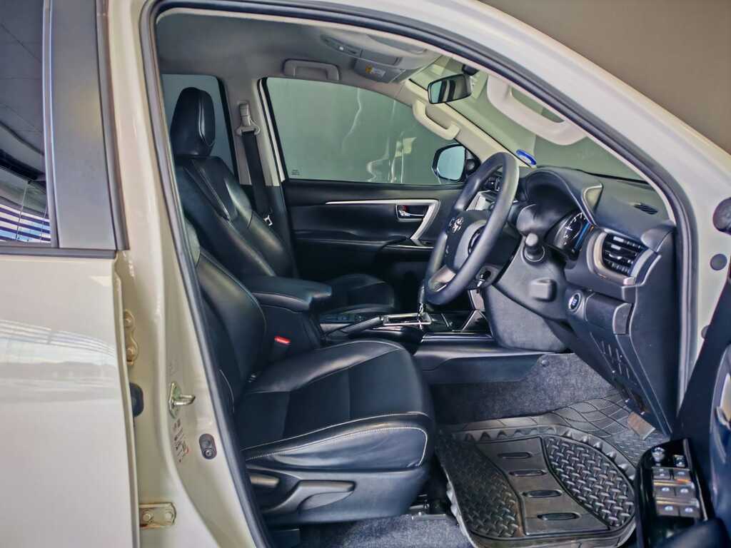 TOYOTA FORTUNER FORTUNER 2.4GD-6 R/B A/T