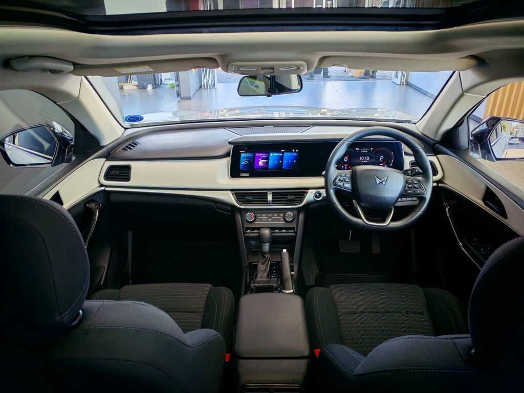 MAHINDRA XUV 700 XUV 700 2.0 AX5 A/T - 11