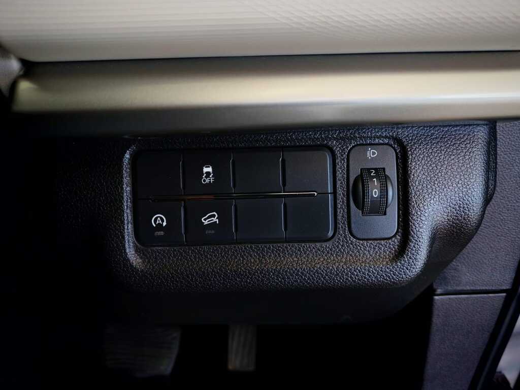 MAHINDRA XUV 700 XUV 700 2.0 AX5 A/T - 17