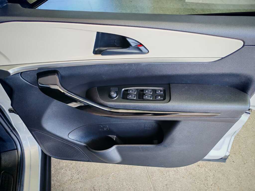 MAHINDRA XUV 700 XUV 700 2.0 AX5 A/T - 18
