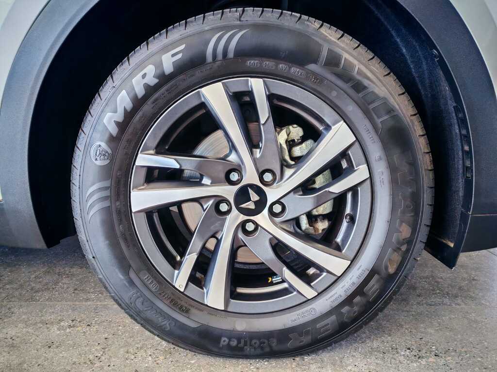 MAHINDRA XUV 700 XUV 700 2.0 AX5 A/T - 4