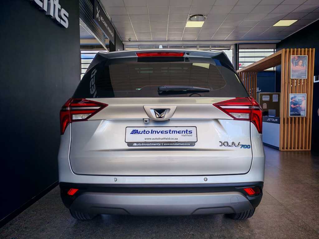 MAHINDRA XUV 700 XUV 700 2.0 AX5 A/T - 6