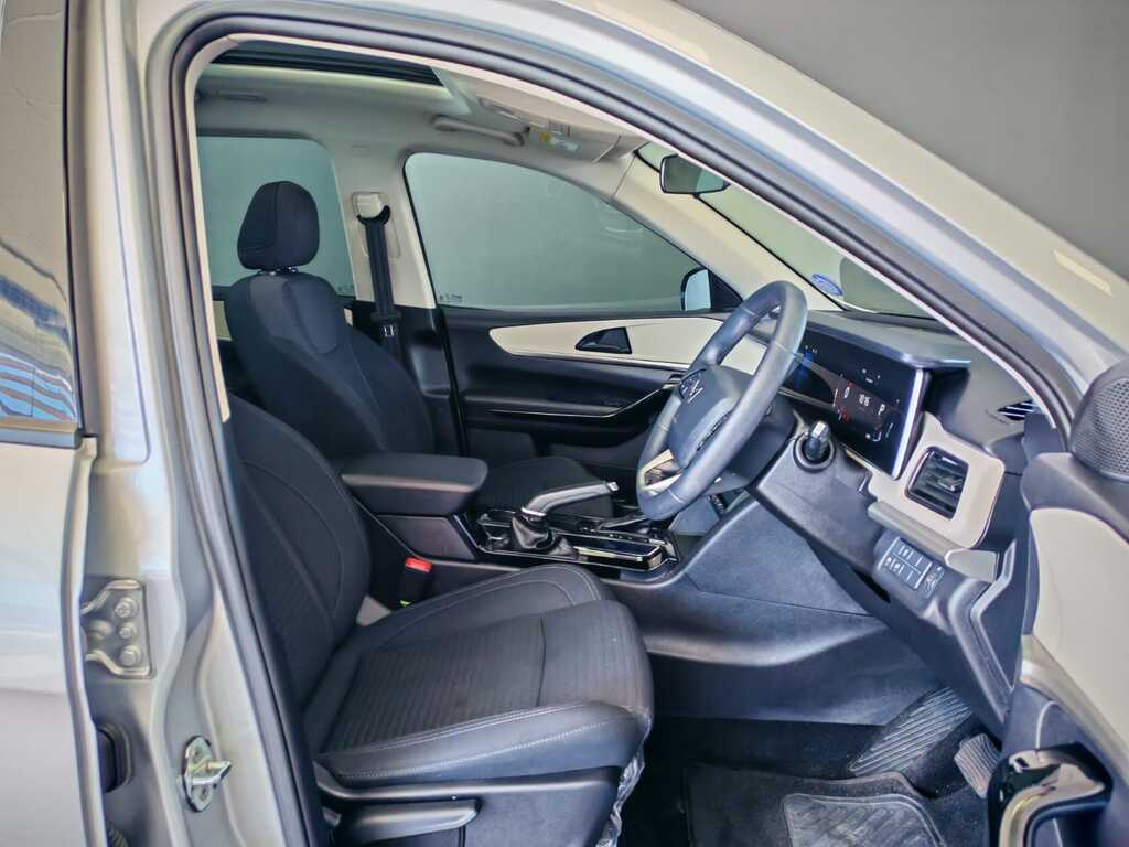 MAHINDRA XUV 700 XUV 700 2.0 AX5 A/T - 9