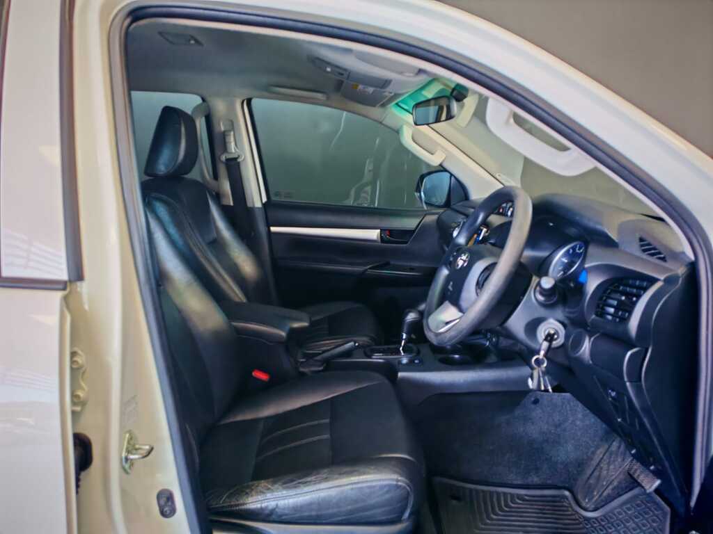 TOYOTA HILUX HILUX 2.4 GD-6 RB SRX A/T P/U D/C - 9