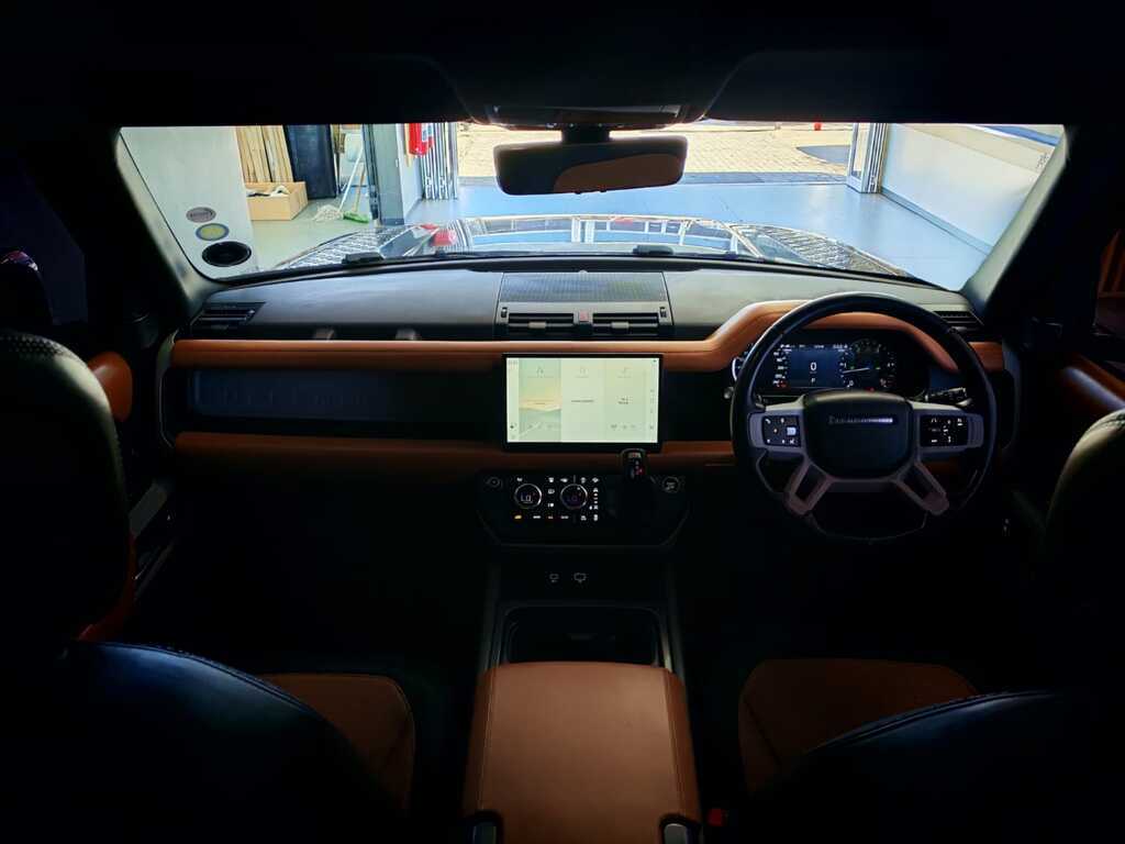 LAND ROVER DEFENDER DEFENDER 110 D300 HSE X-DYNAMIC