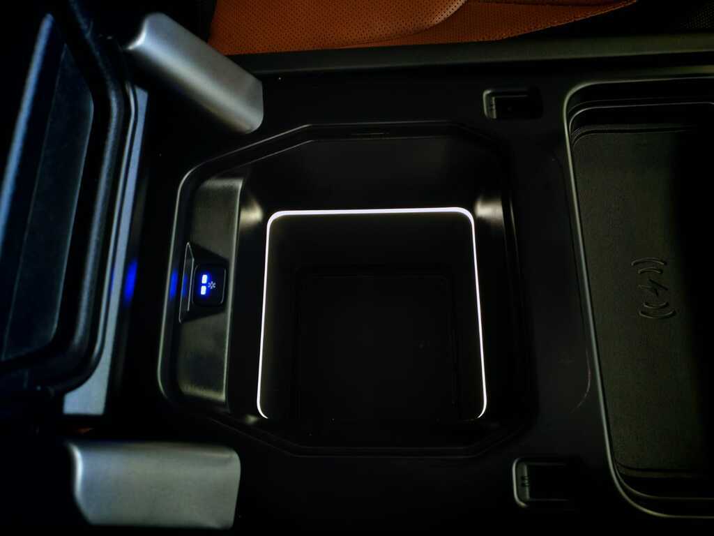 LAND ROVER DEFENDER DEFENDER 110 D300 HSE X-DYNAMIC
