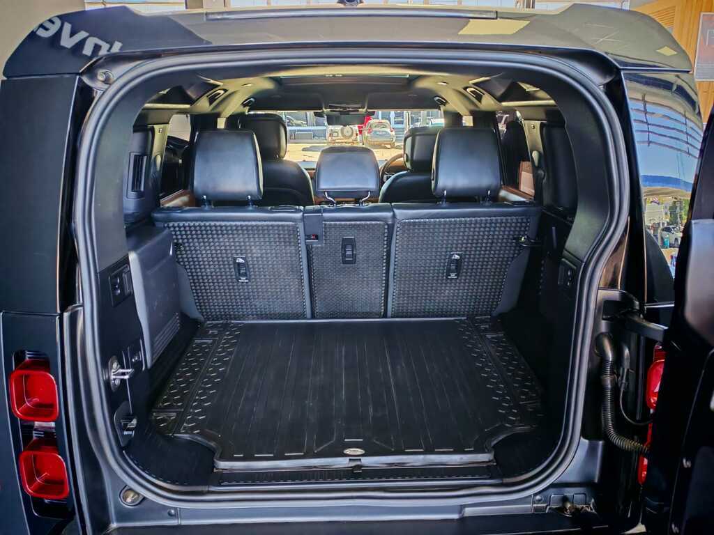 LAND ROVER DEFENDER DEFENDER 110 D300 HSE X-DYNAMIC