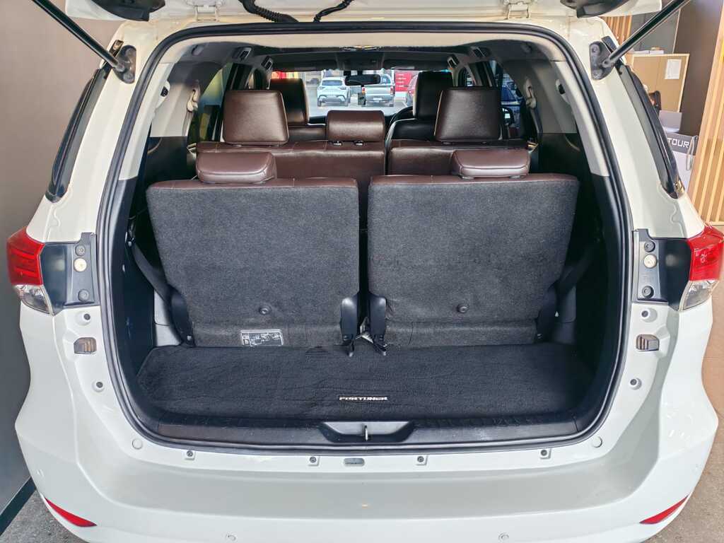 TOYOTA FORTUNER FORTUNER 2.8GD-6 4X4 A/T - 10