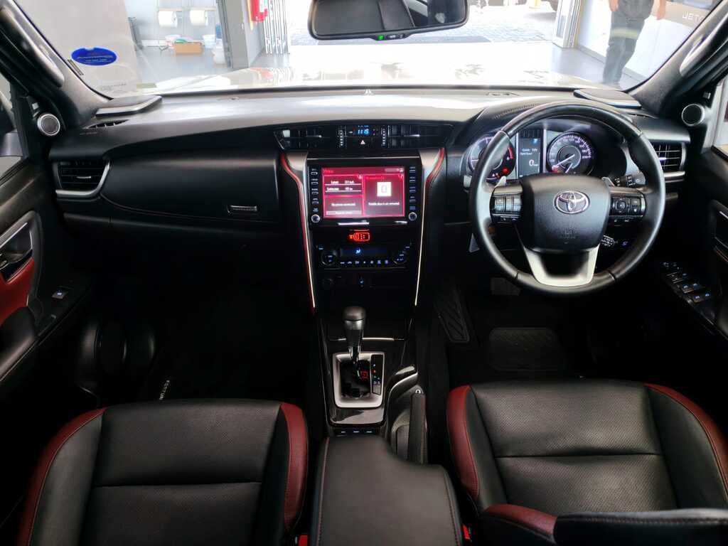 TOYOTA FORTUNER FORTUNER 2.8GD-6 VX A/T - 15