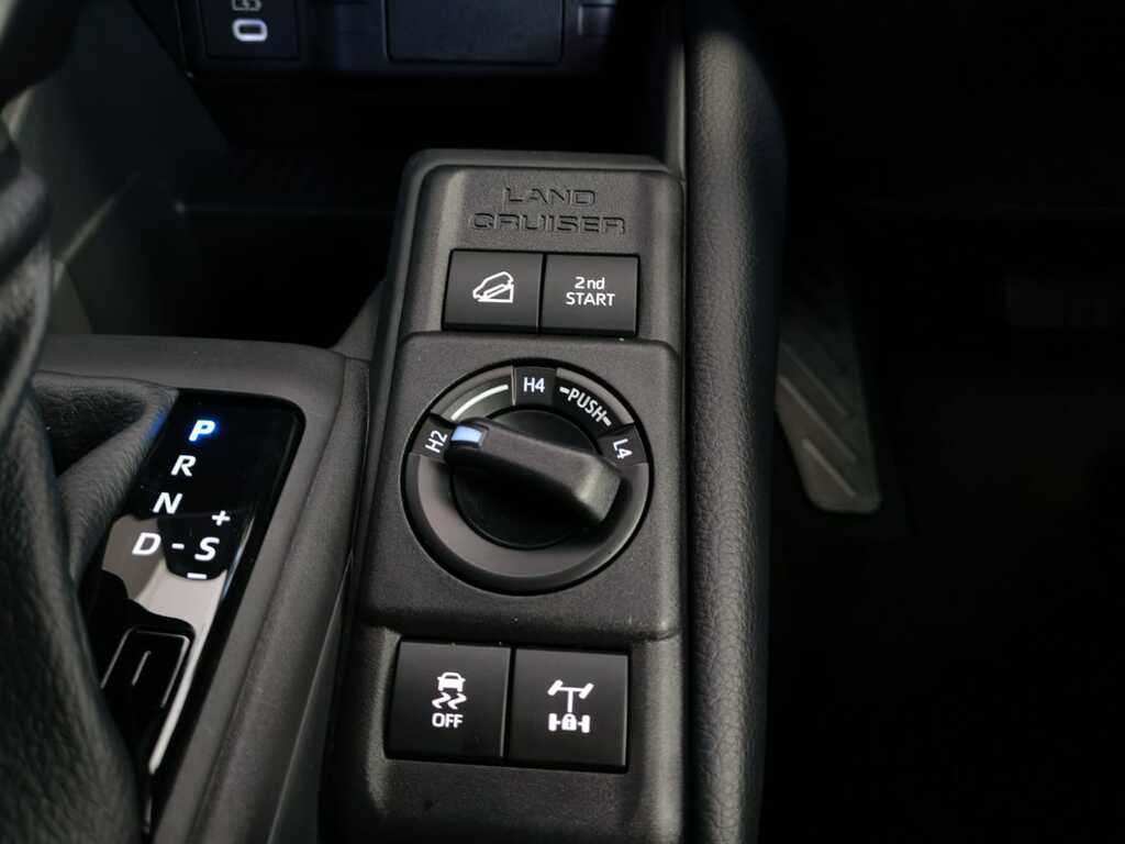 TOYOTA LANDCRUISER L/CRUISER FJ 2.7 VX A/T - 16