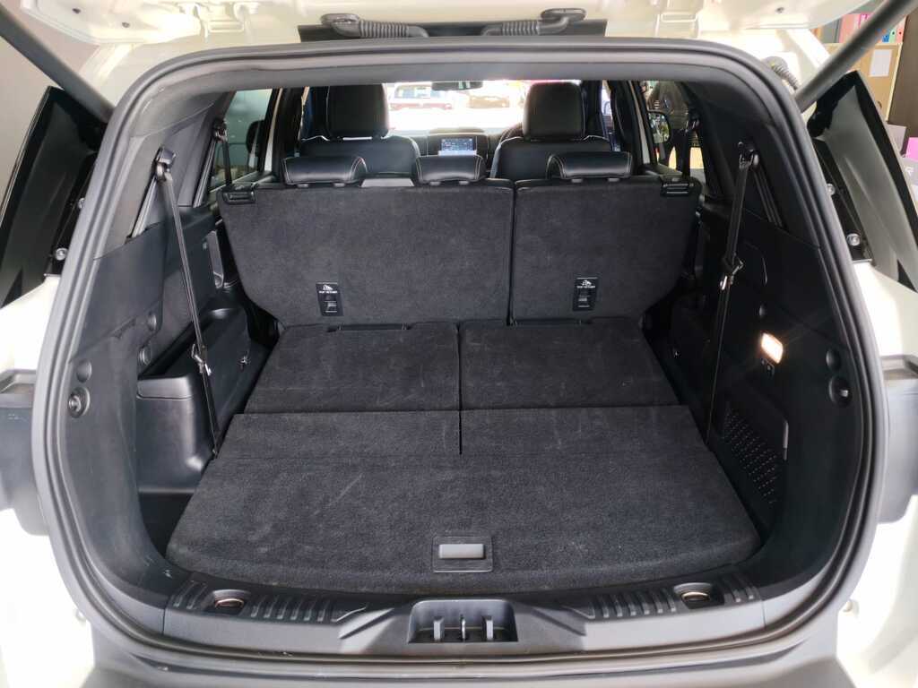 FORD EVEREST EVEREST 3.0D V6 PLATINUM AWD A/T - 12