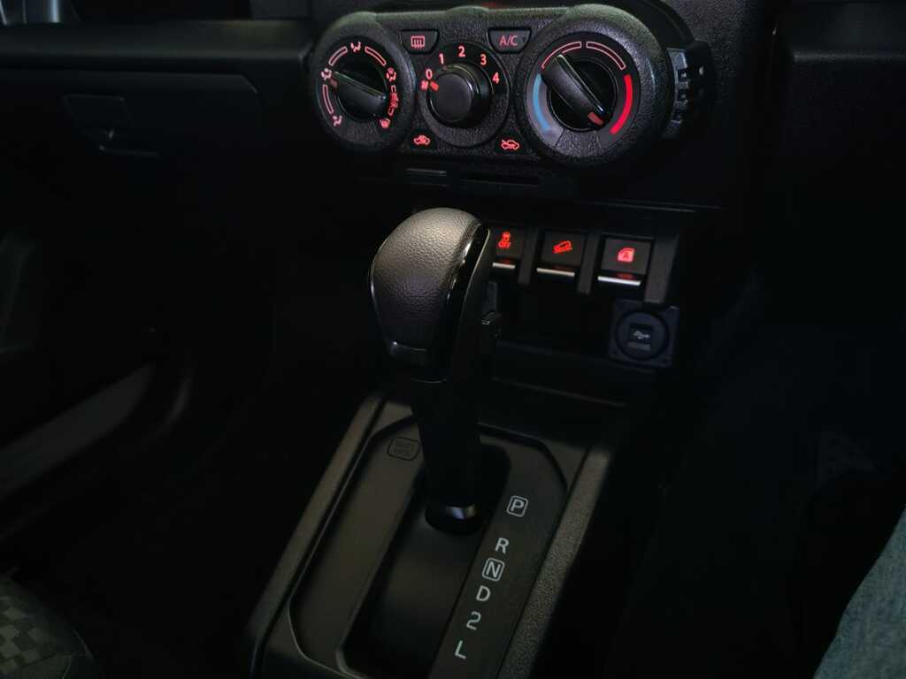 SUZUKI JIMNY JIMNY 1.5 GL A/T - 17