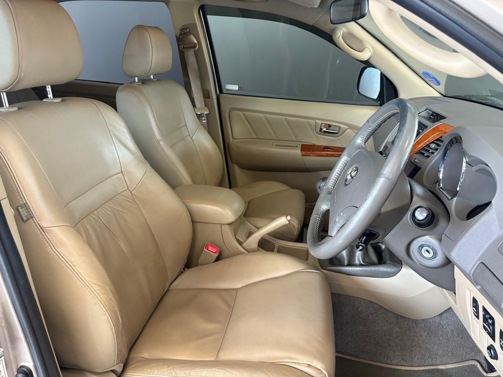TOYOTA FORTUNER FORTUNER 3.0D-4D R/B 4X4 - 10