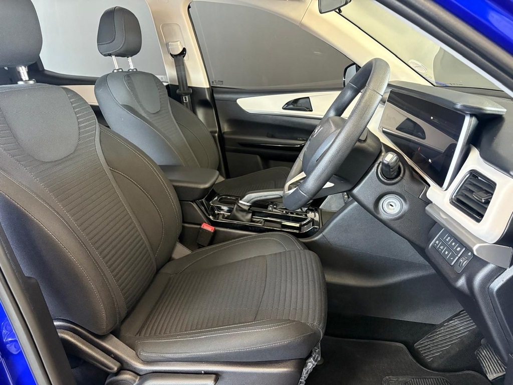 MAHINDRA XUV 700 XUV 700 2.0 AX5 A/T - 10