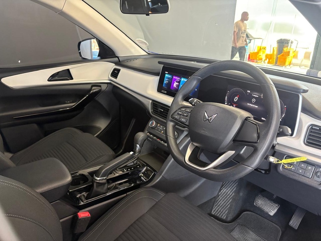 MAHINDRA XUV 700 XUV 700 2.0 AX5 A/T - 11