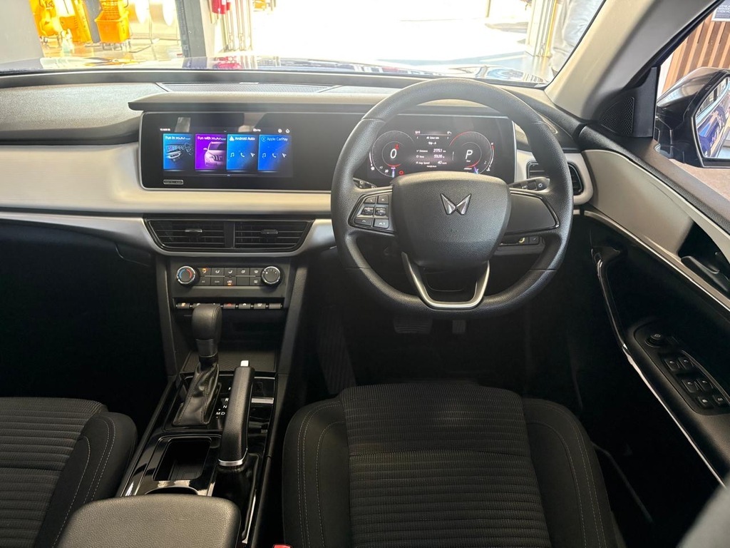 MAHINDRA XUV 700 XUV 700 2.0 AX5 A/T - 12