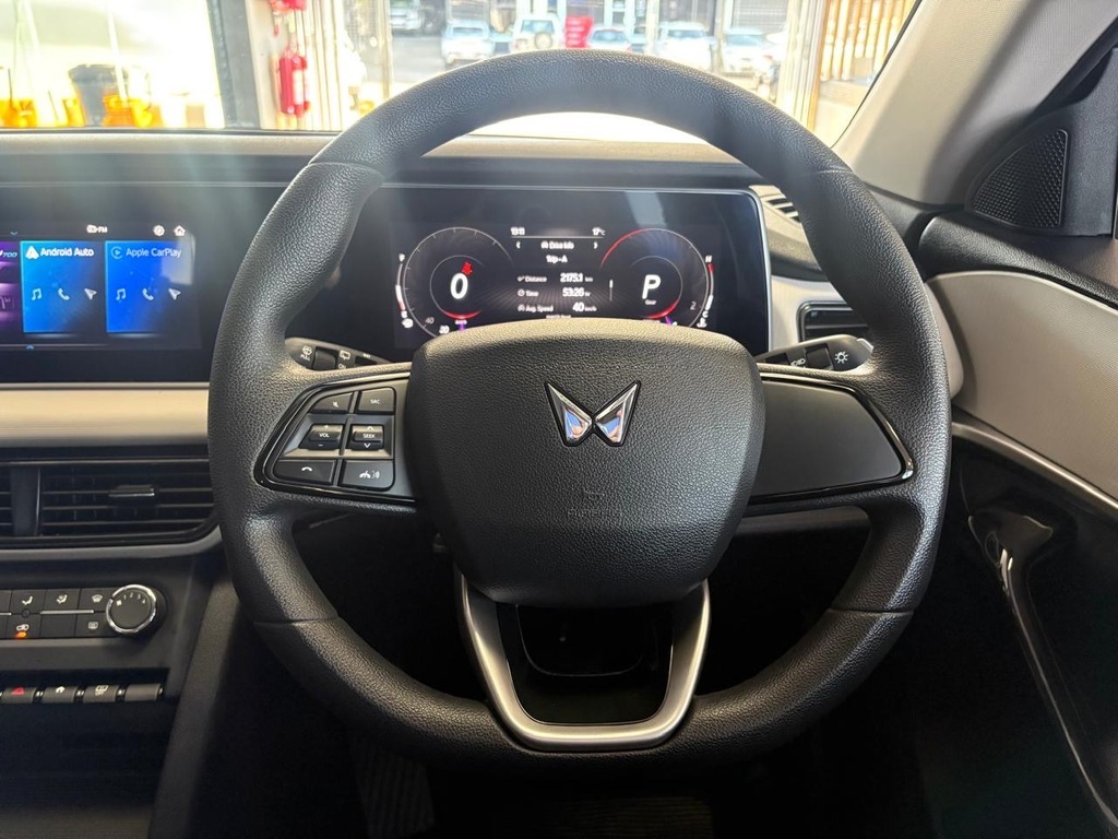 MAHINDRA XUV 700 XUV 700 2.0 AX5 A/T - 13