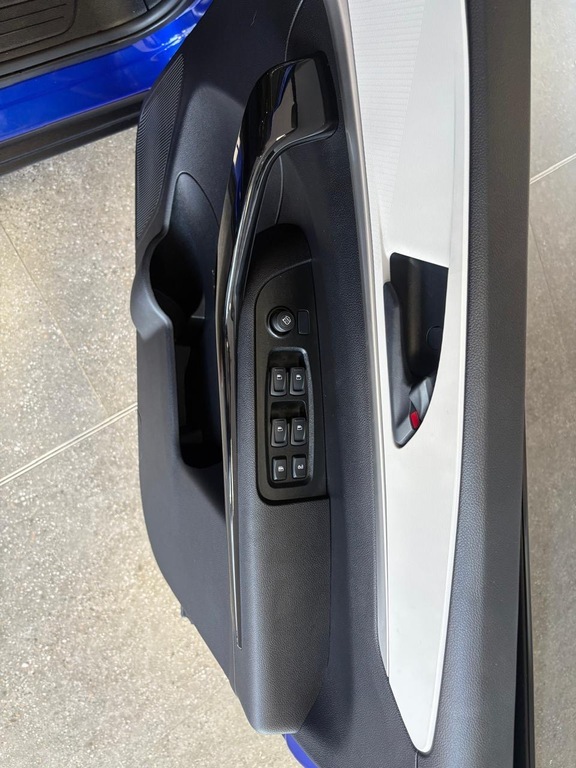 MAHINDRA XUV 700 XUV 700 2.0 AX5 A/T - 17