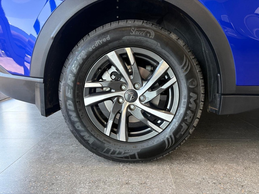 MAHINDRA XUV 700 XUV 700 2.0 AX5 A/T - 7