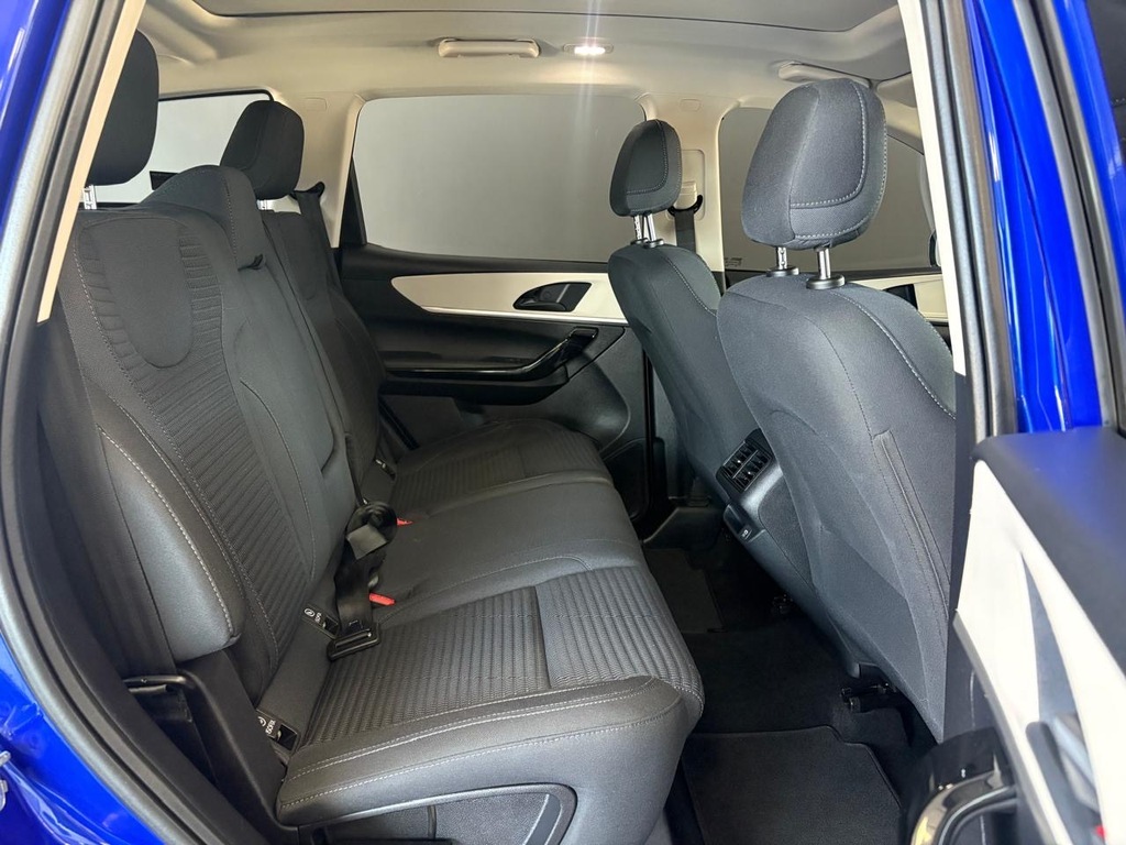 MAHINDRA XUV 700 XUV 700 2.0 AX5 A/T - 9