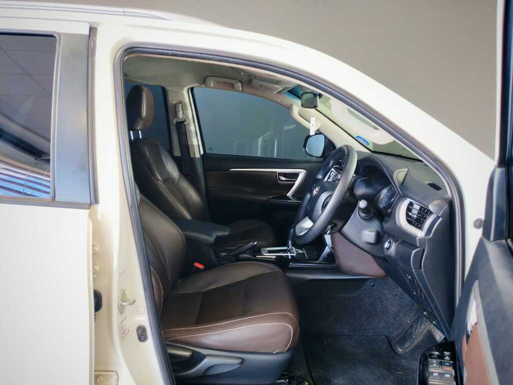 TOYOTA FORTUNER FORTUNER 2.4GD-6 R/B A/T - 9