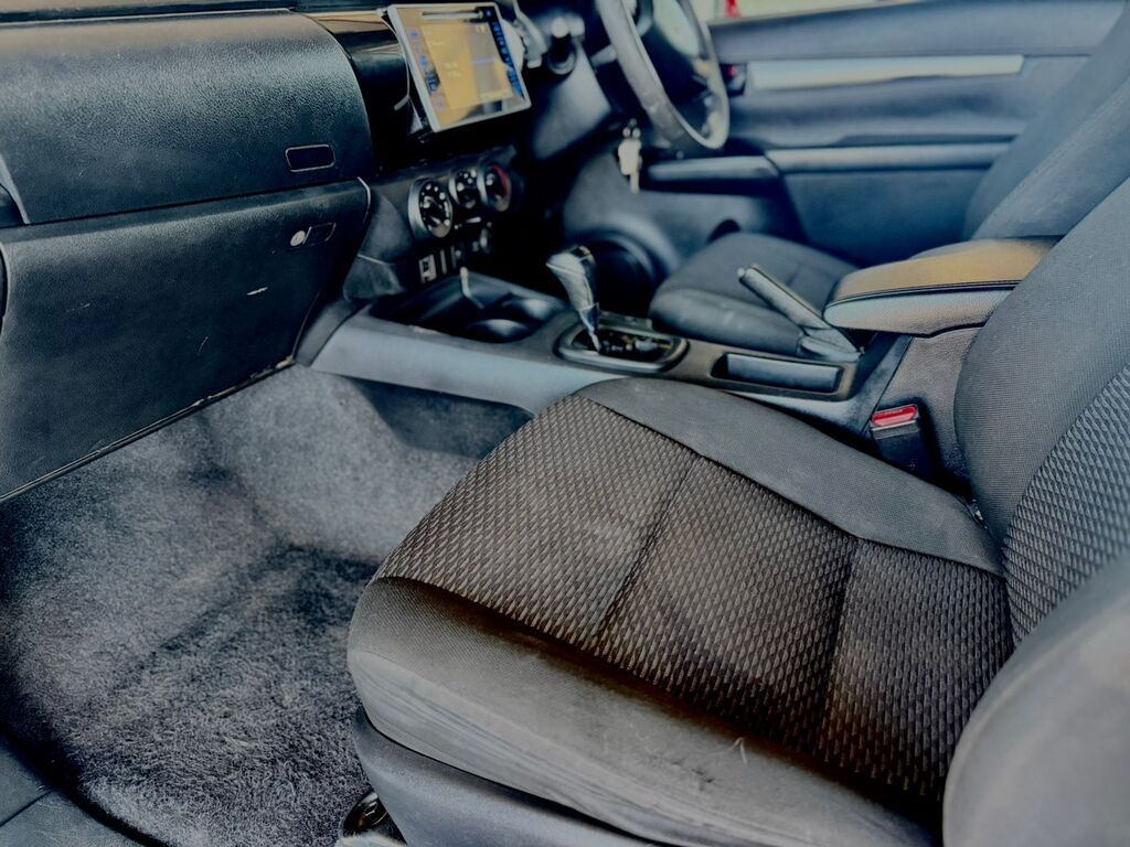 TOYOTA HILUX HILUX 2.4 GD-6 RB SRX A/T P/U E/CAB