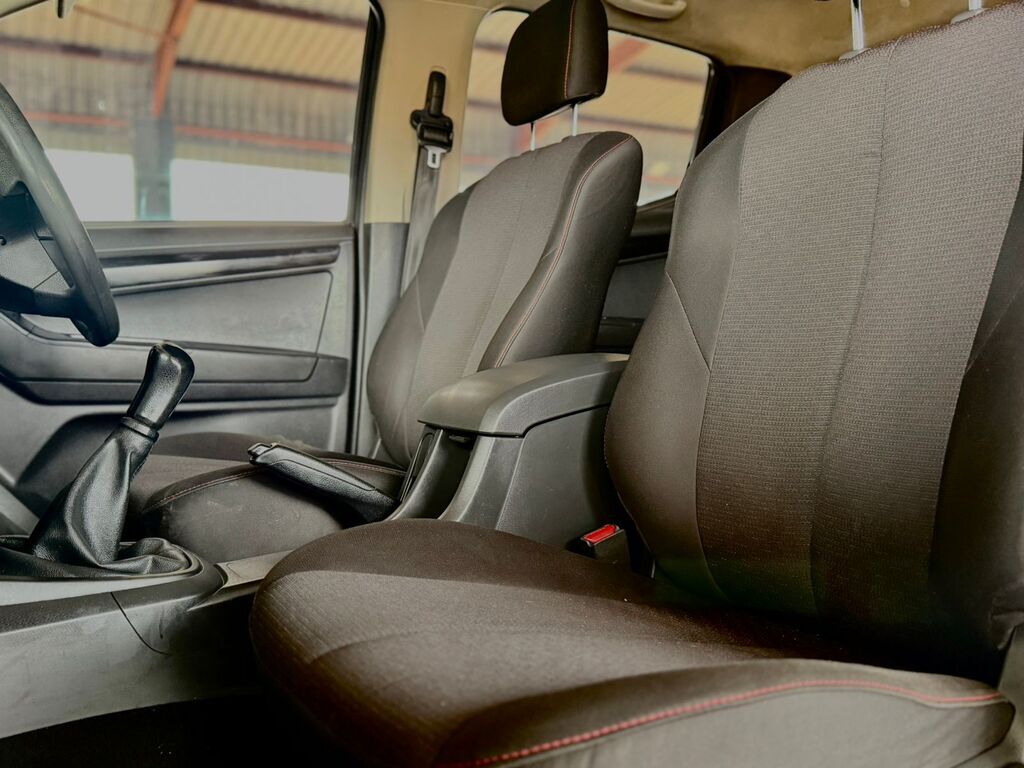 ISUZU D-MAX D-MAX 250 HO HI-RIDER D/C P/U